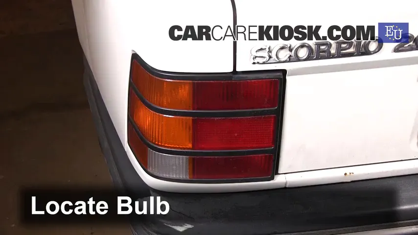1994 Ford Scorpio GL 2.0L 4 Cyl. Éclairage Feu clignotant arrière (remplacer l'ampoule)